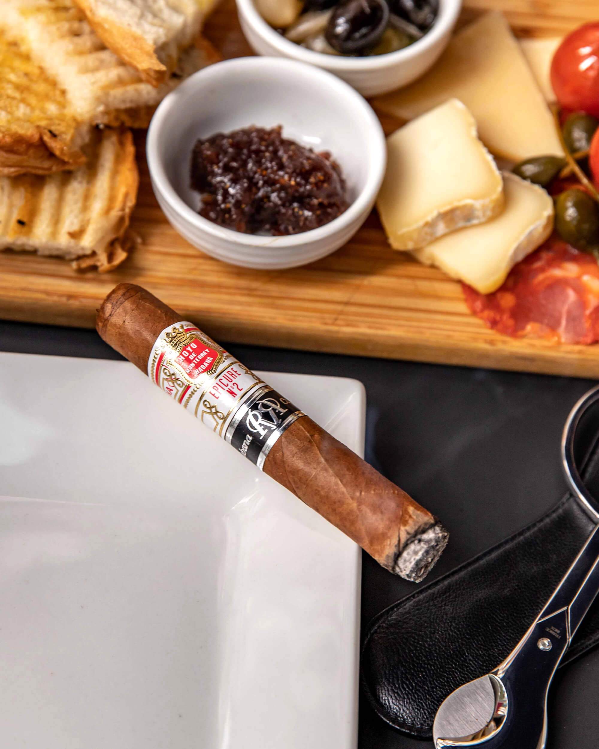 Hoyo de Monterrey Epicure No. 2 Reserva Cosecha 2012