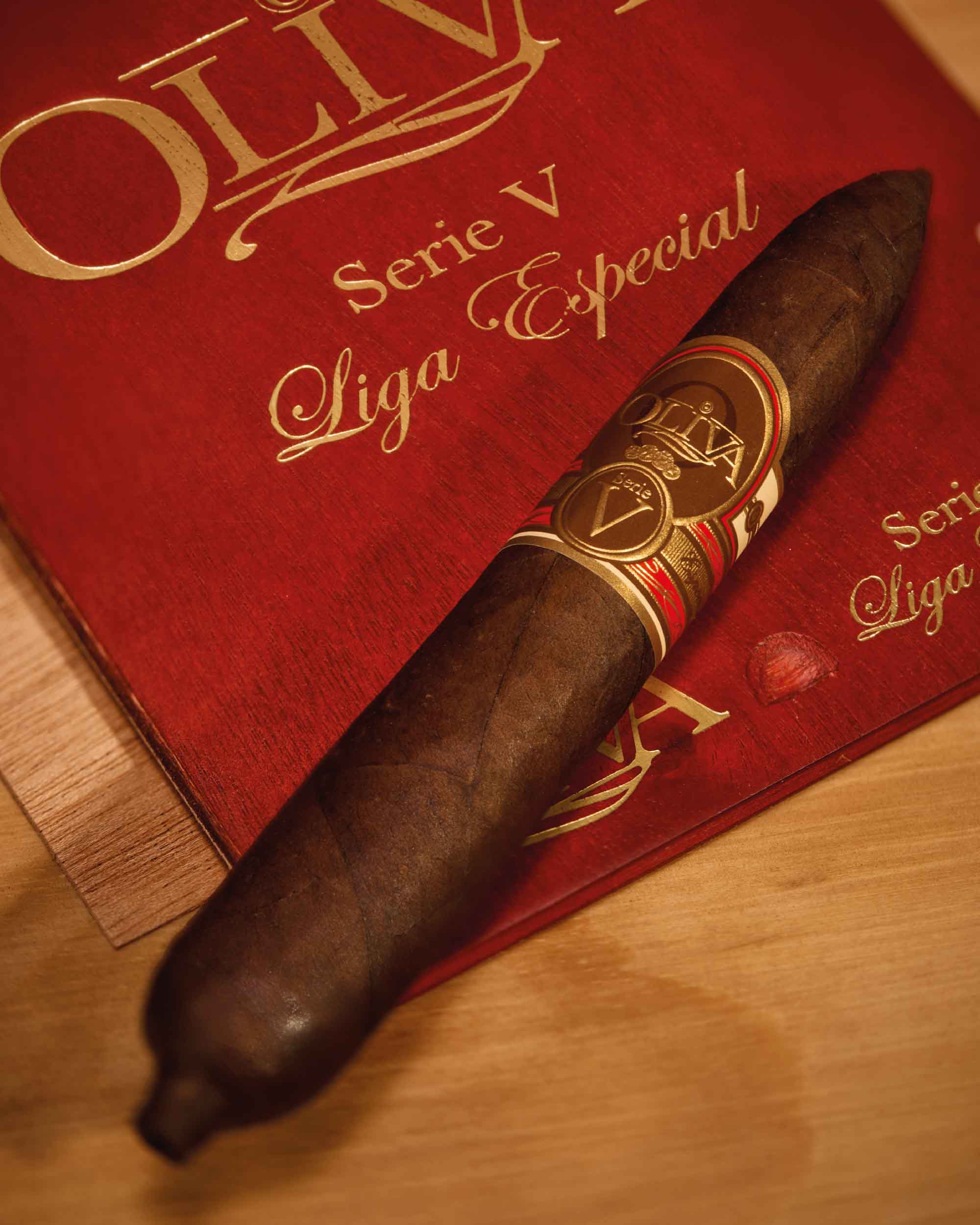 Oliva Serie V Special Figurado