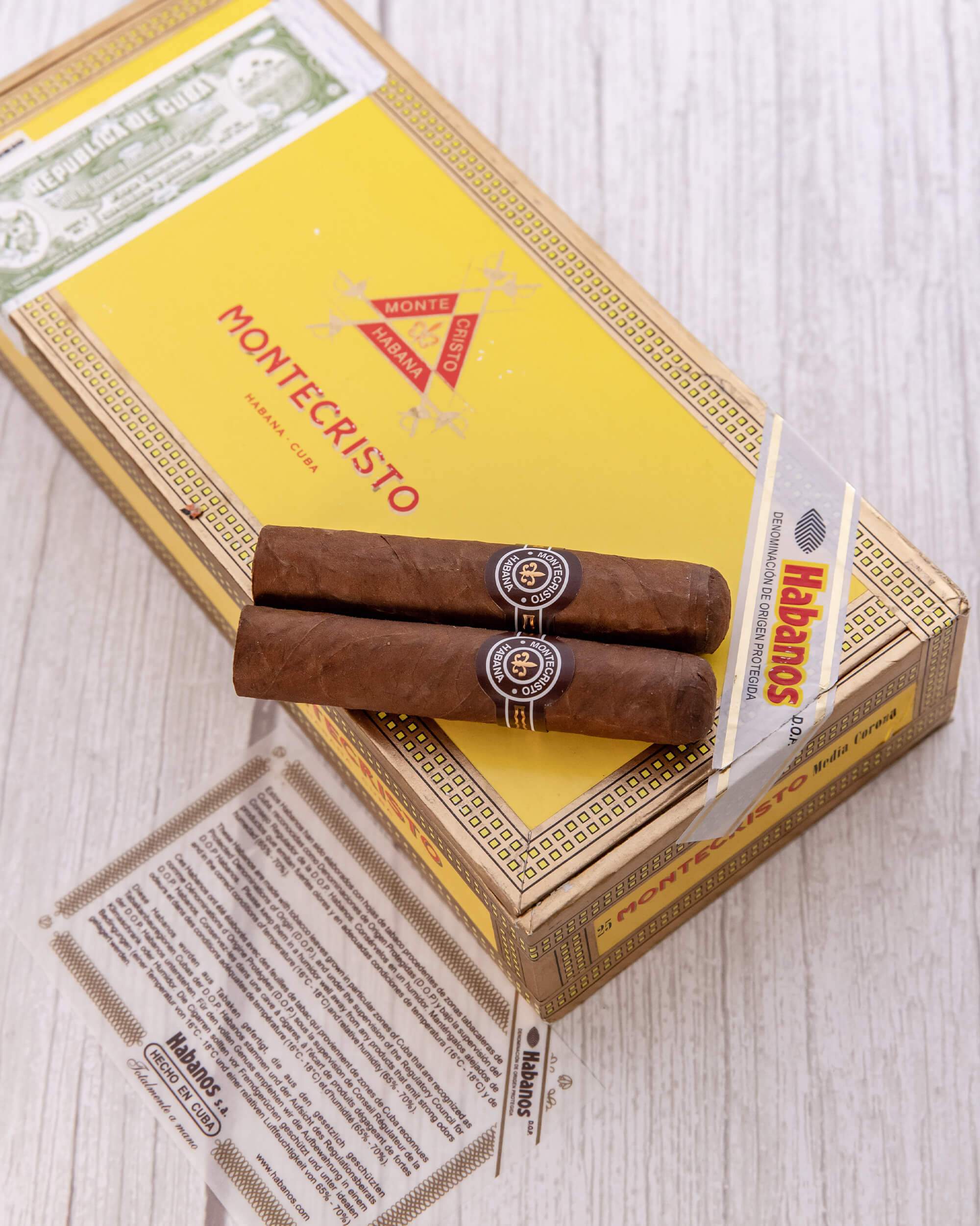 Montecristo Media Corona