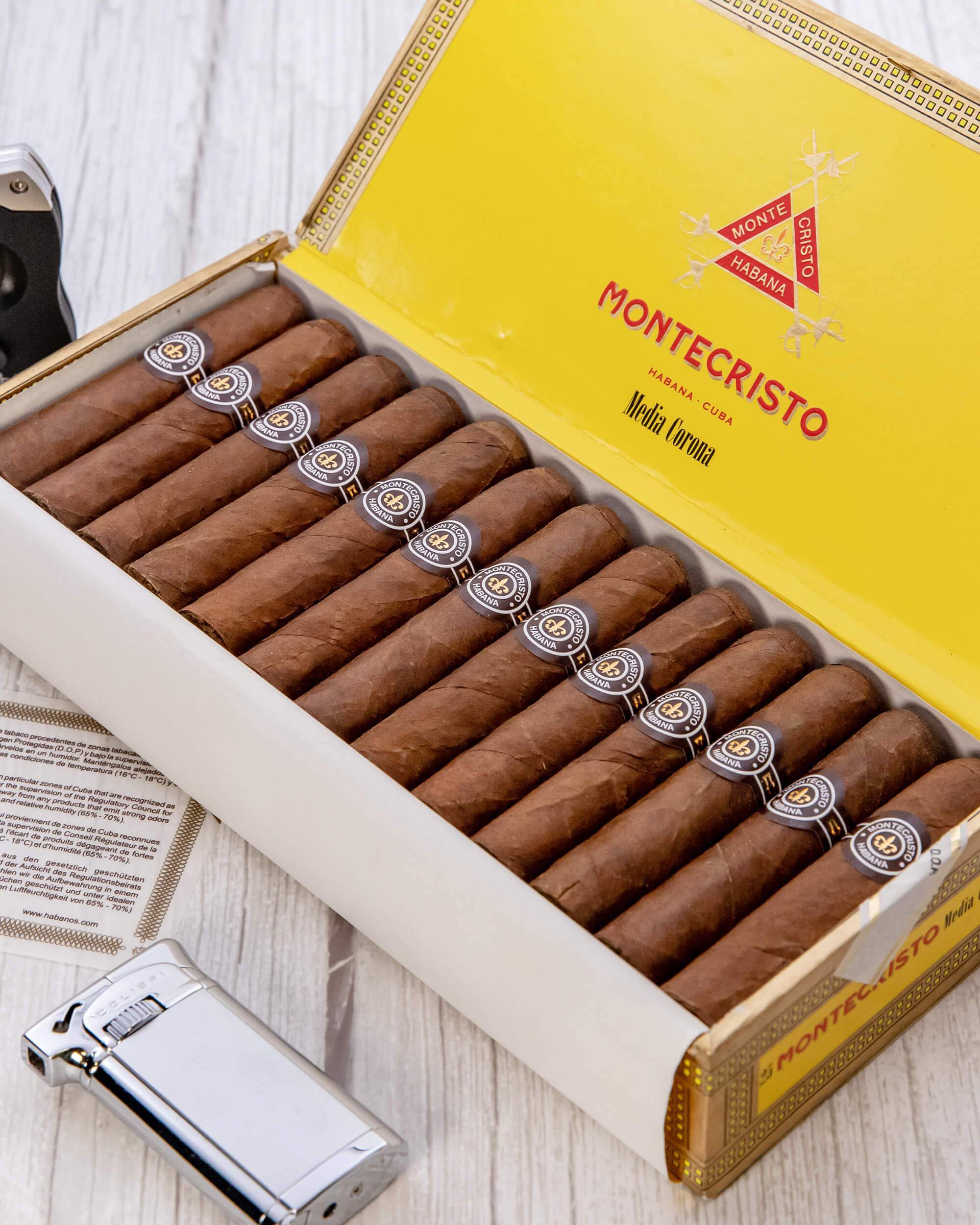 Montecristo Media Corona