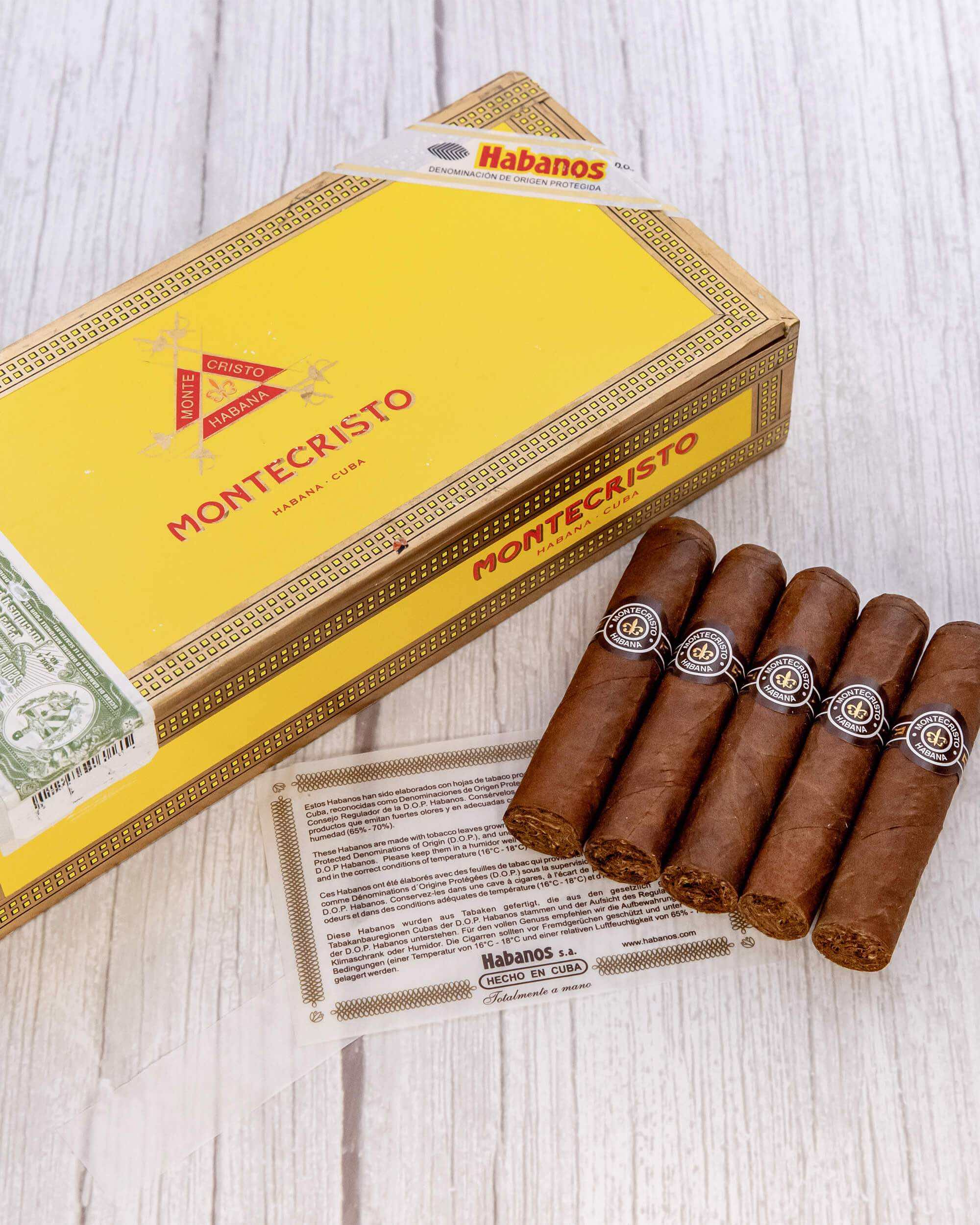 Montecristo Media Corona