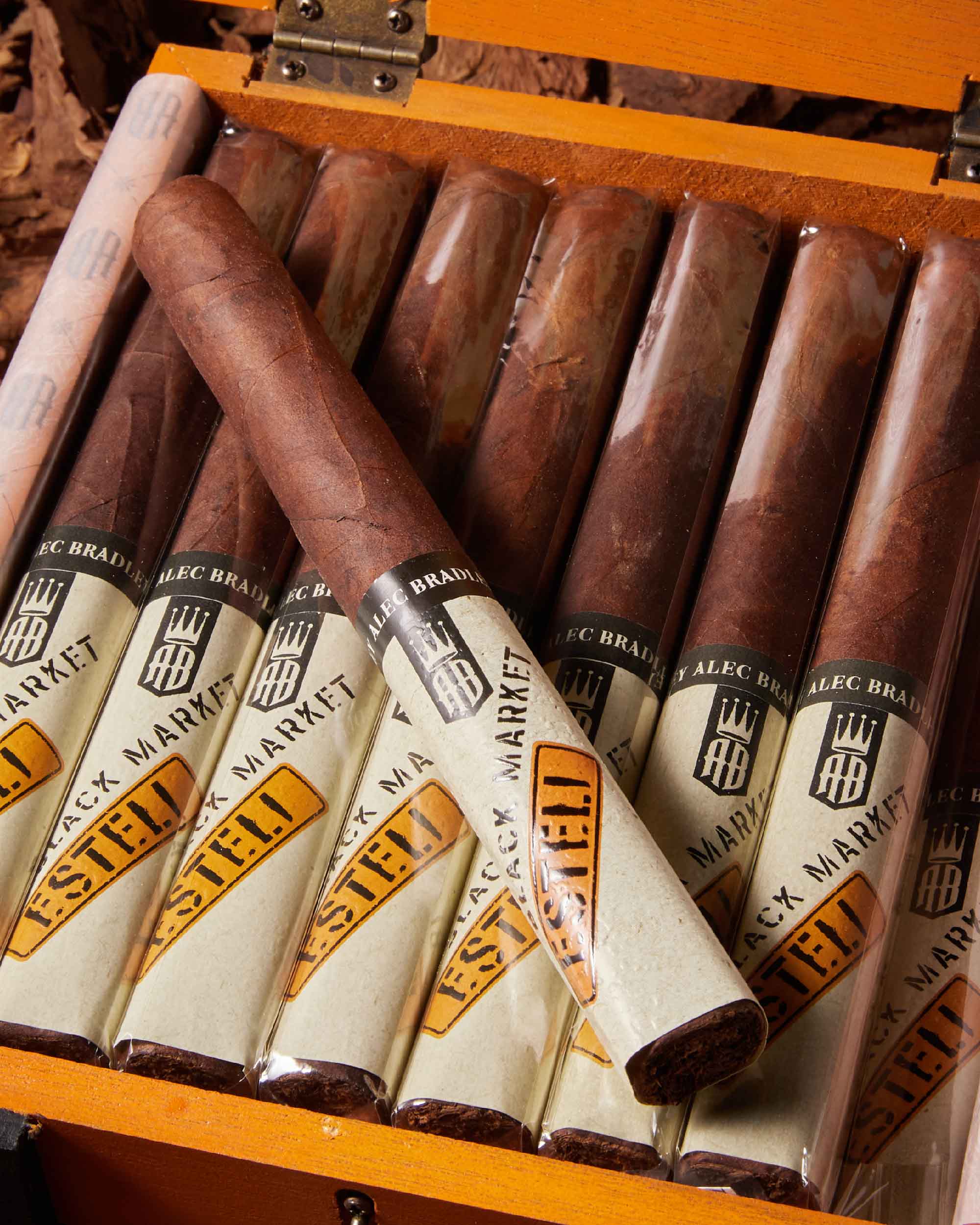 Alec Bradley Black Market Esteli Churchill