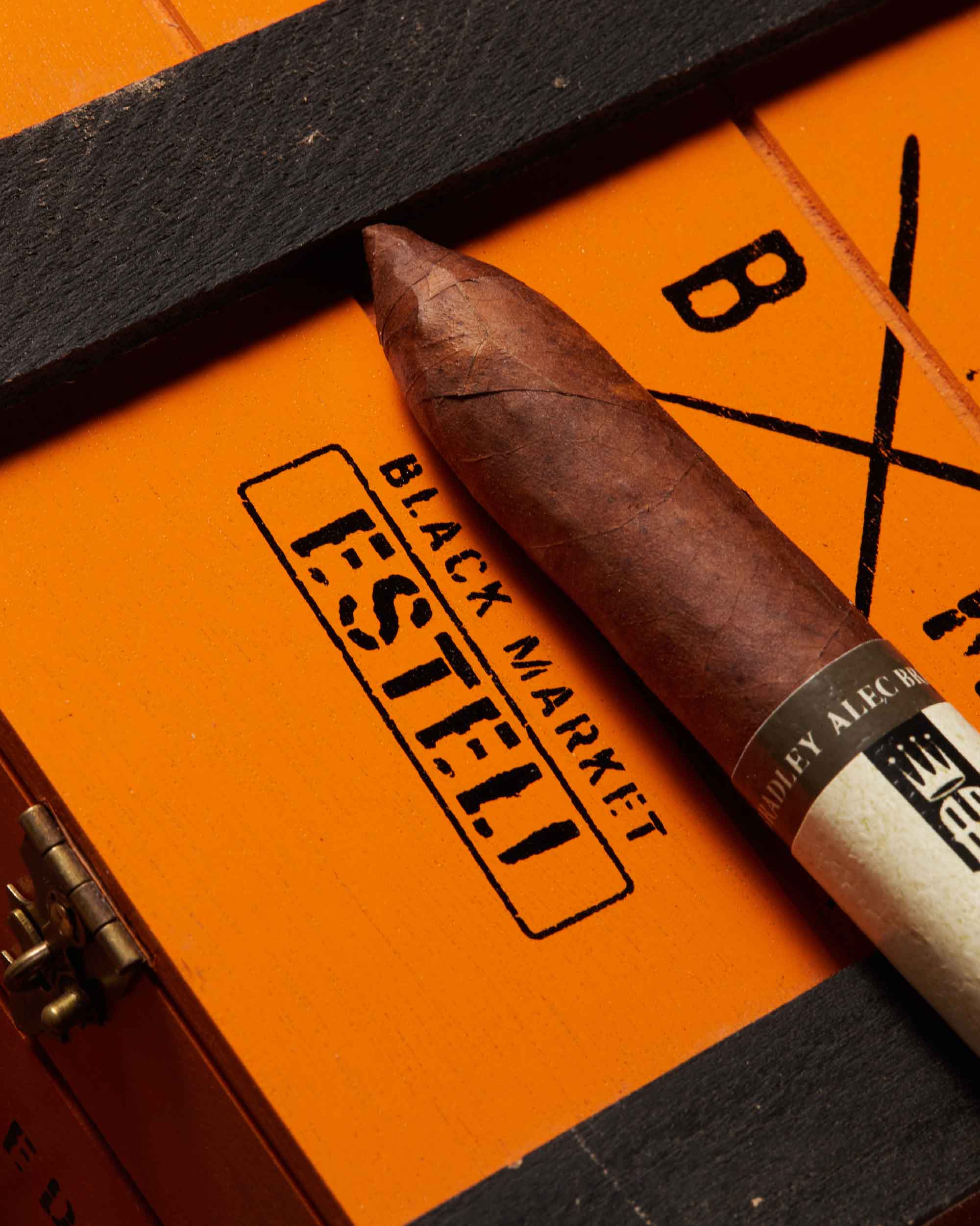 Alec Bradley Black Market Esteli Torpedo