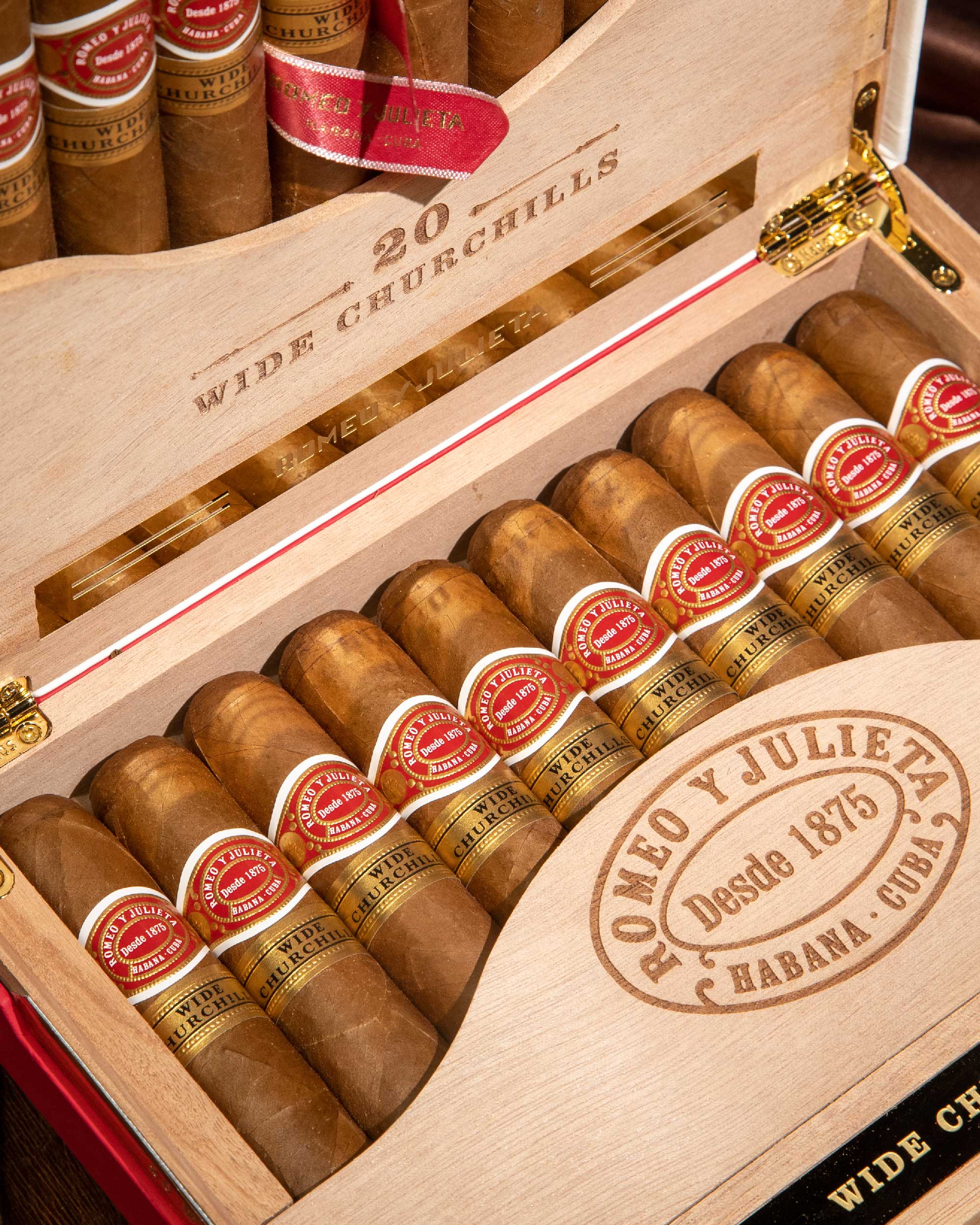 Romeo Y Julieta Wide Churchill Travel Humidor - nextCIGAR