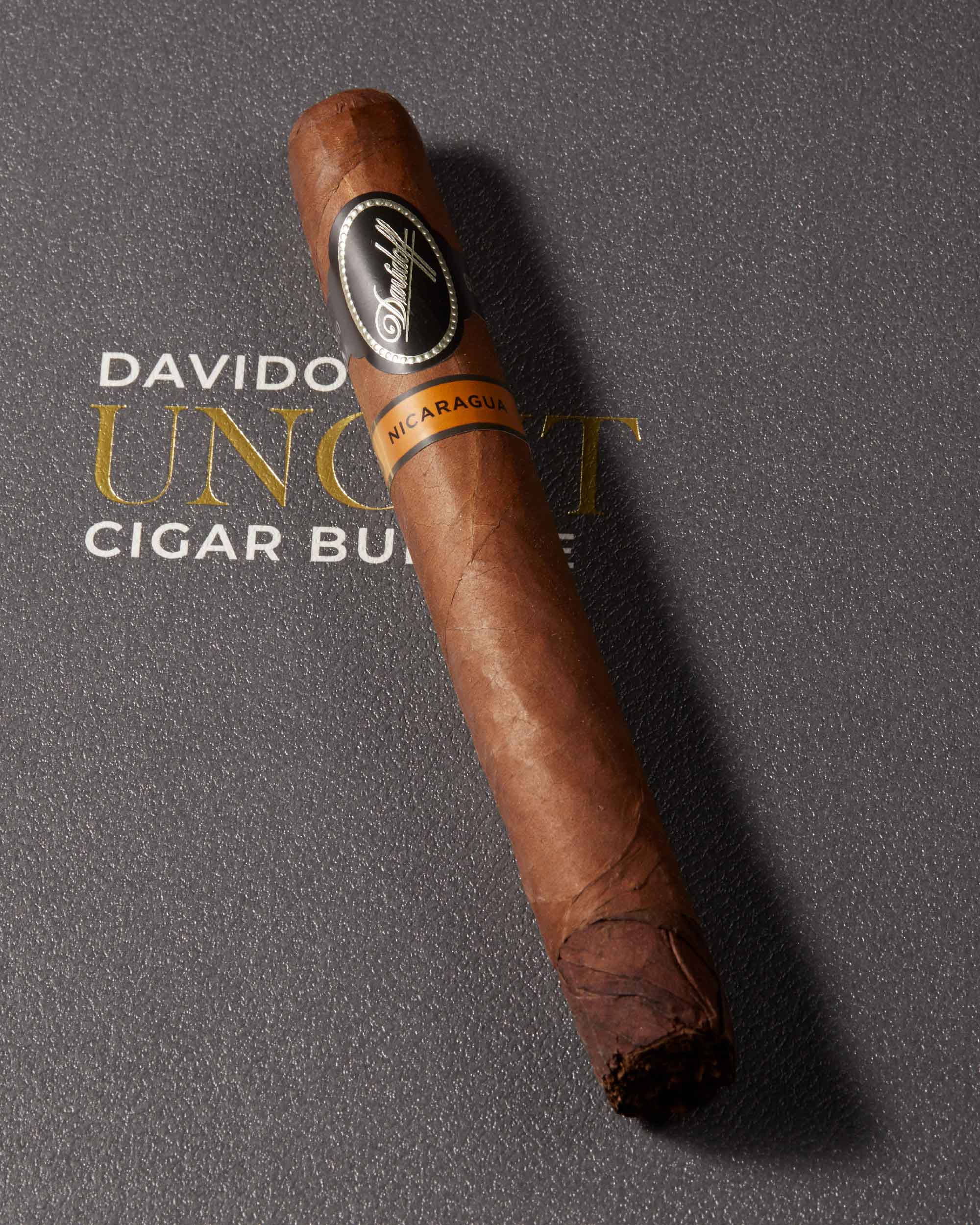 Davidoff Nicaragua Robusto Cigar Bundle (Uncut)