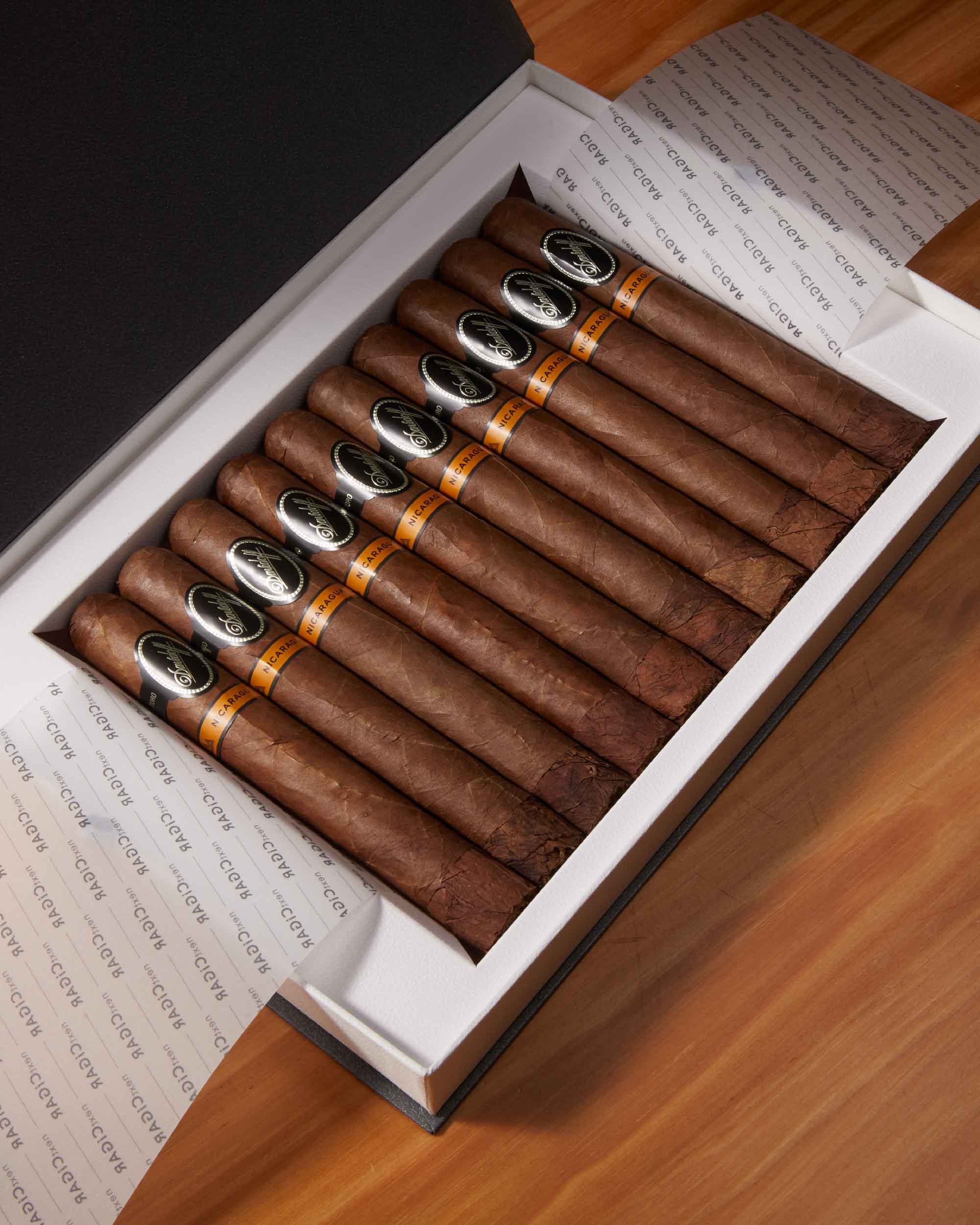 Davidoff Nicaragua Toro Cigar Bundle (Uncut)