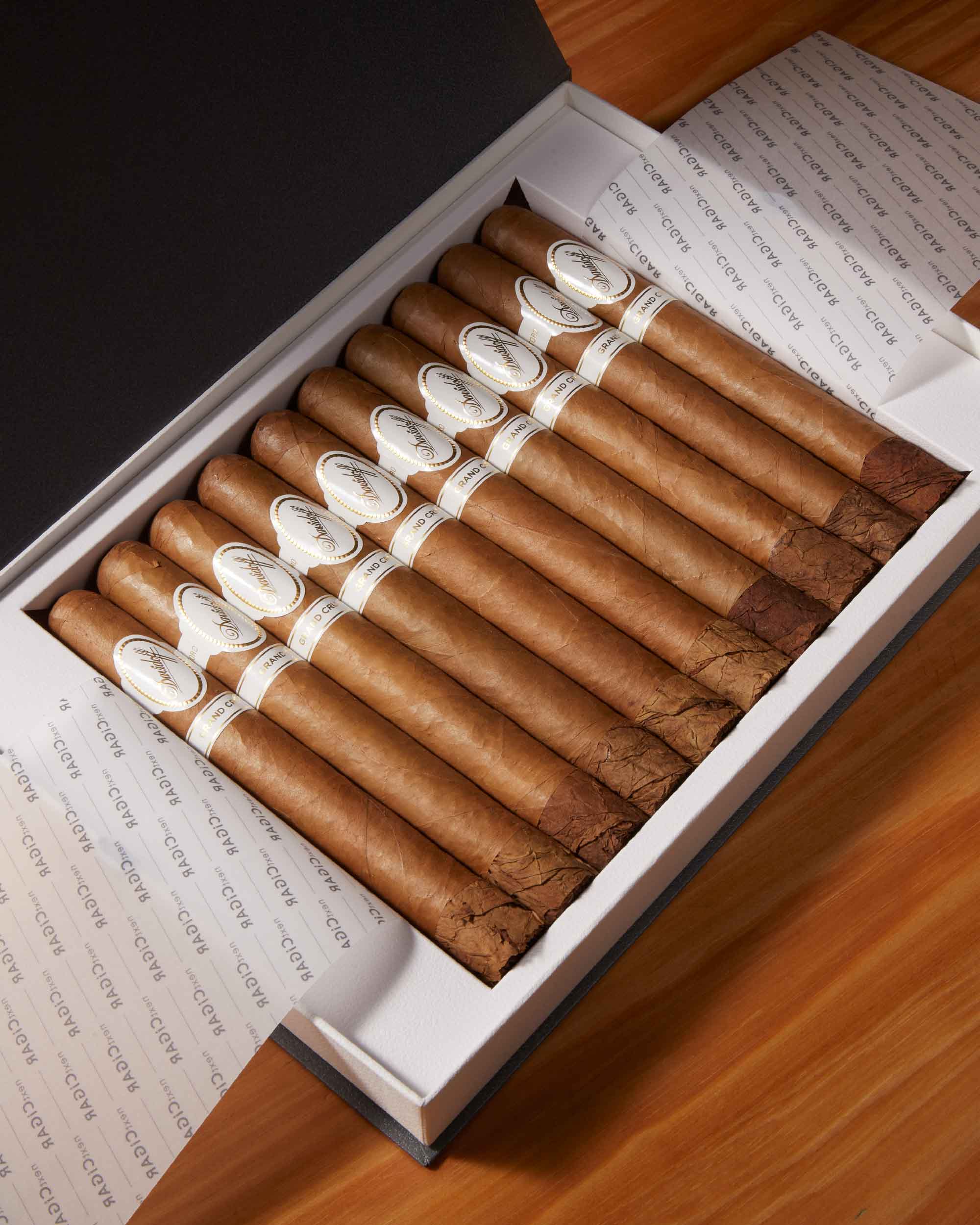 Davidoff Grand Cru Toro Cigar Bundle (Uncut)