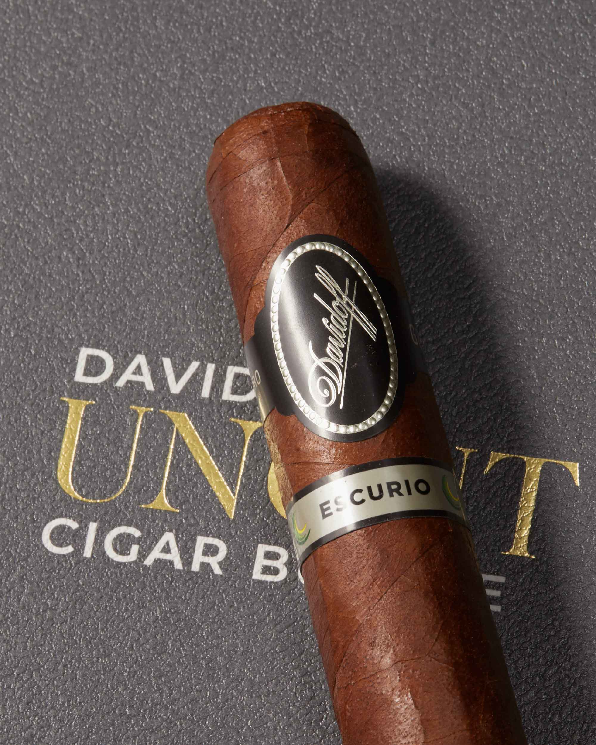 Davidoff Escurio Gran Toro Cigar Bundle (Uncut)