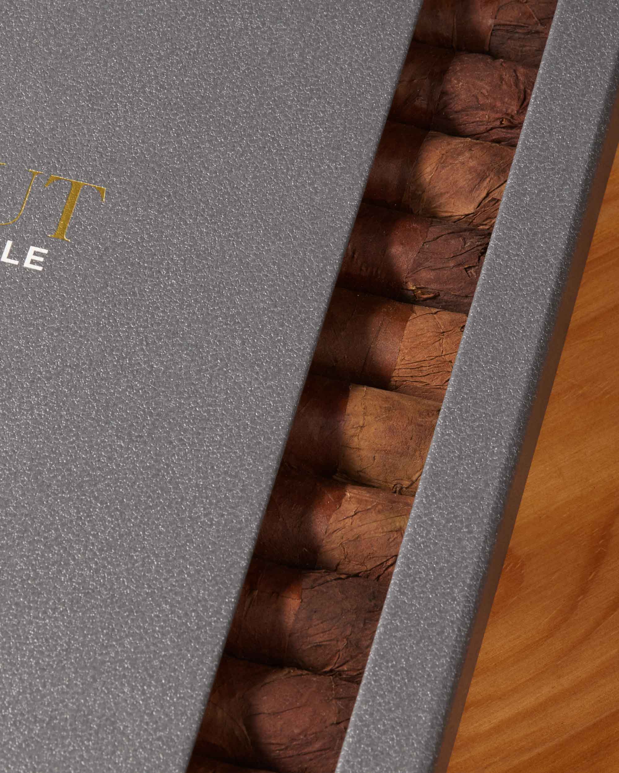 Davidoff Escurio Gran Toro Cigar Bundle (Uncut)