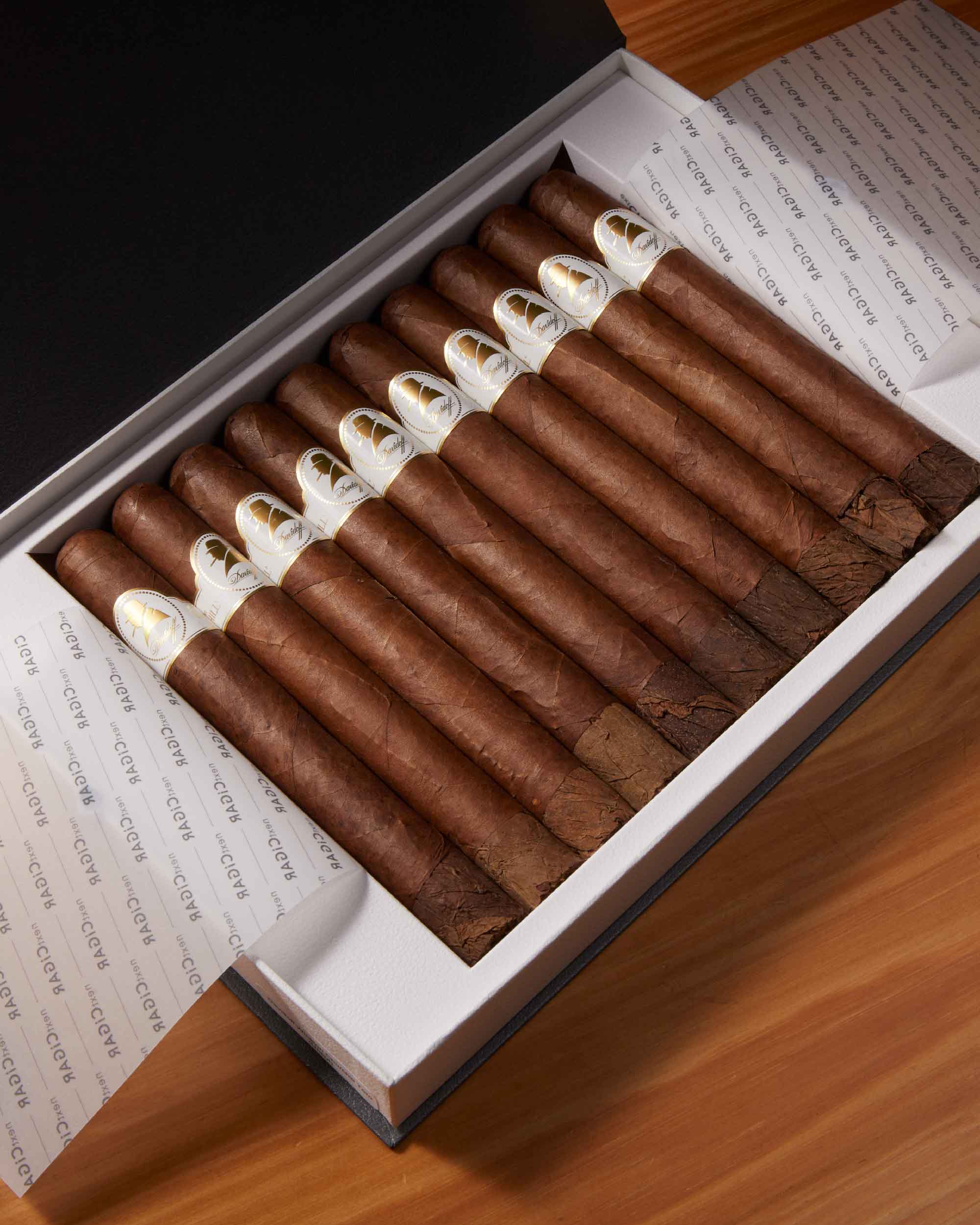 Davidoff Winston Churchill "The Original Series" Toro Cigar Bundle (Uncut)