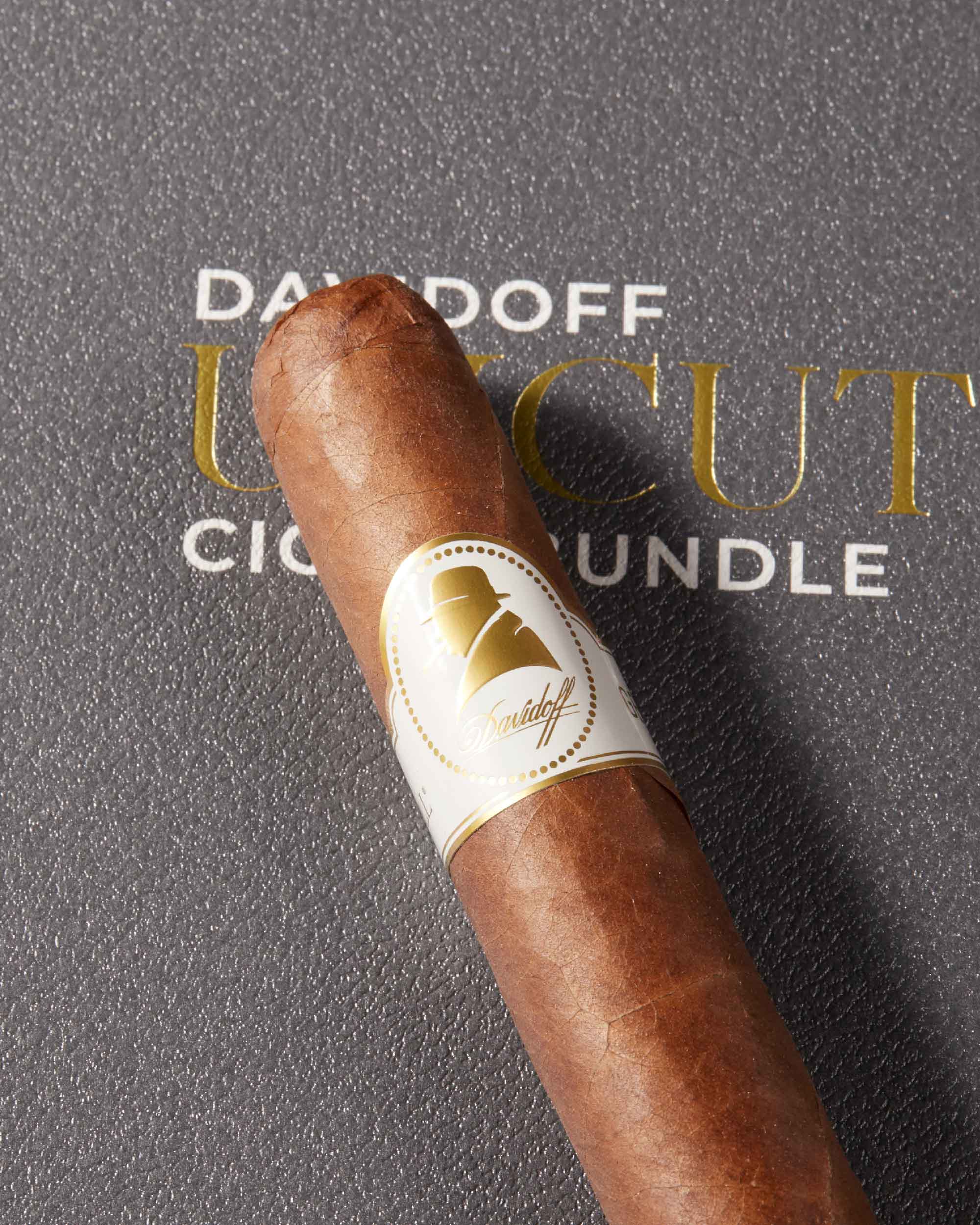 Davidoff Winston Churchill "The Original Series" Toro Cigar Bundle (Uncut)