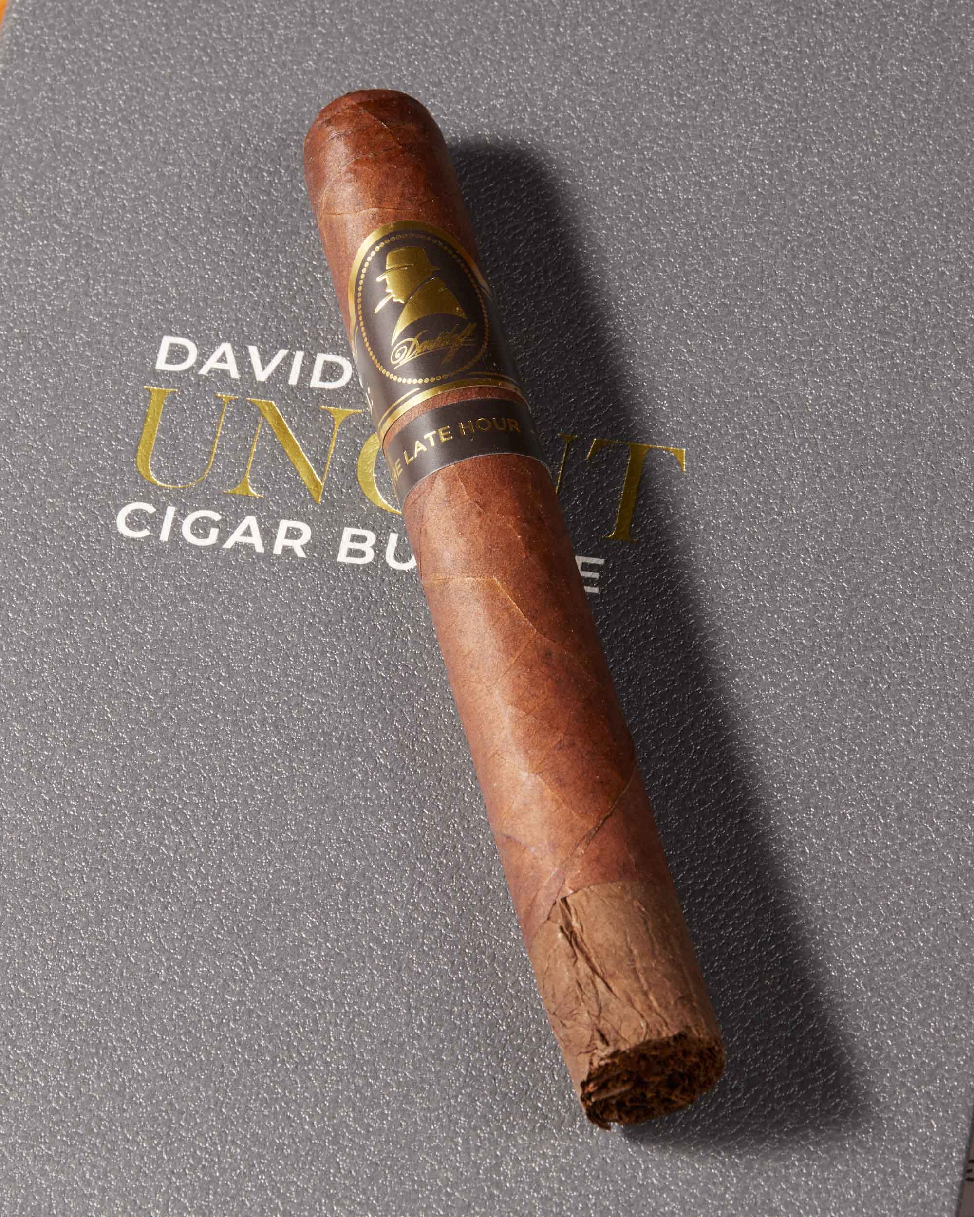 Davidoff Winston Churchill The Late Hour Robusto Cigar Bundle (Uncut)