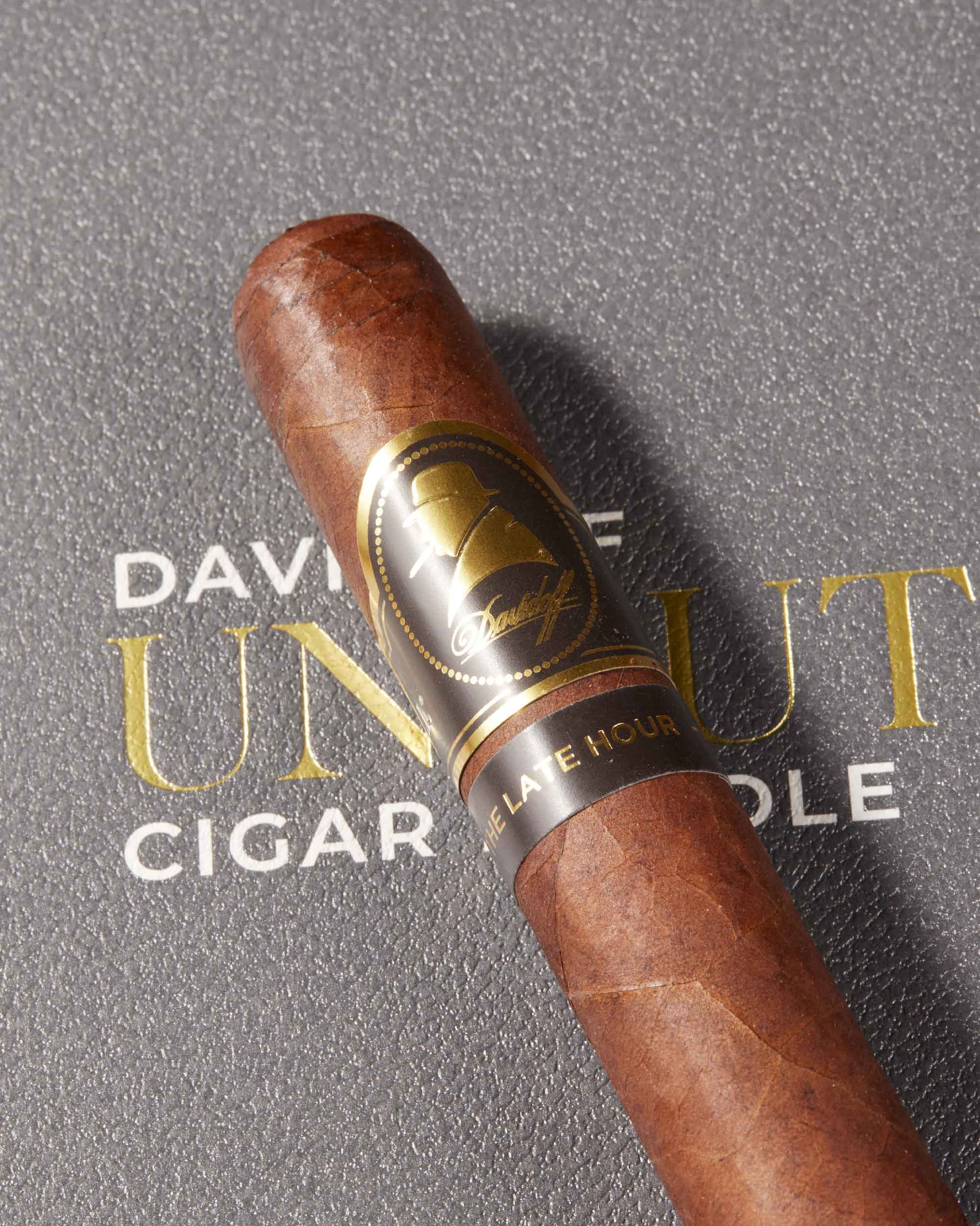 Davidoff Winston Churchill The Late Hour Robusto Cigar Bundle (Uncut)