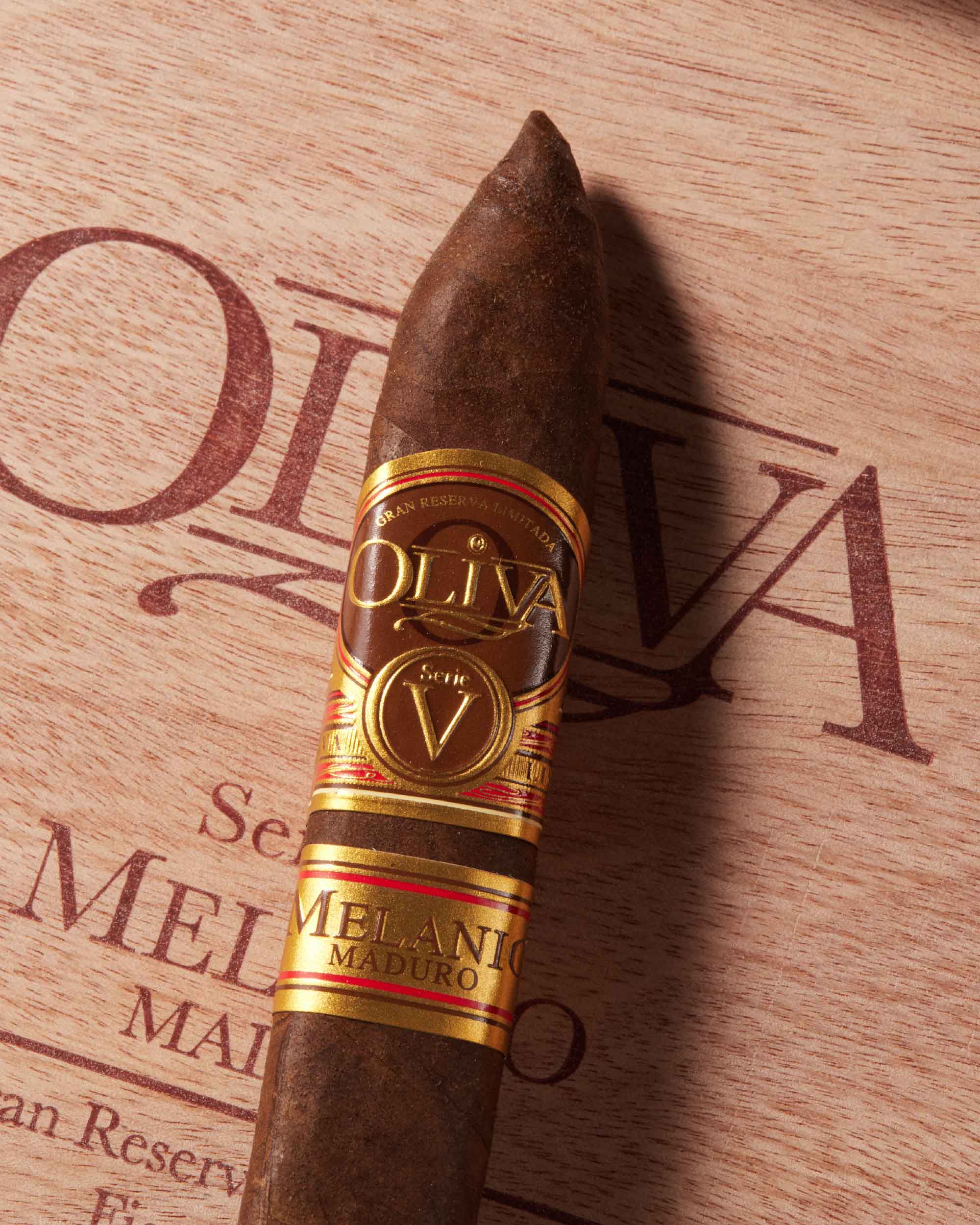 Oliva Serie V Melanio Maduro Figurado